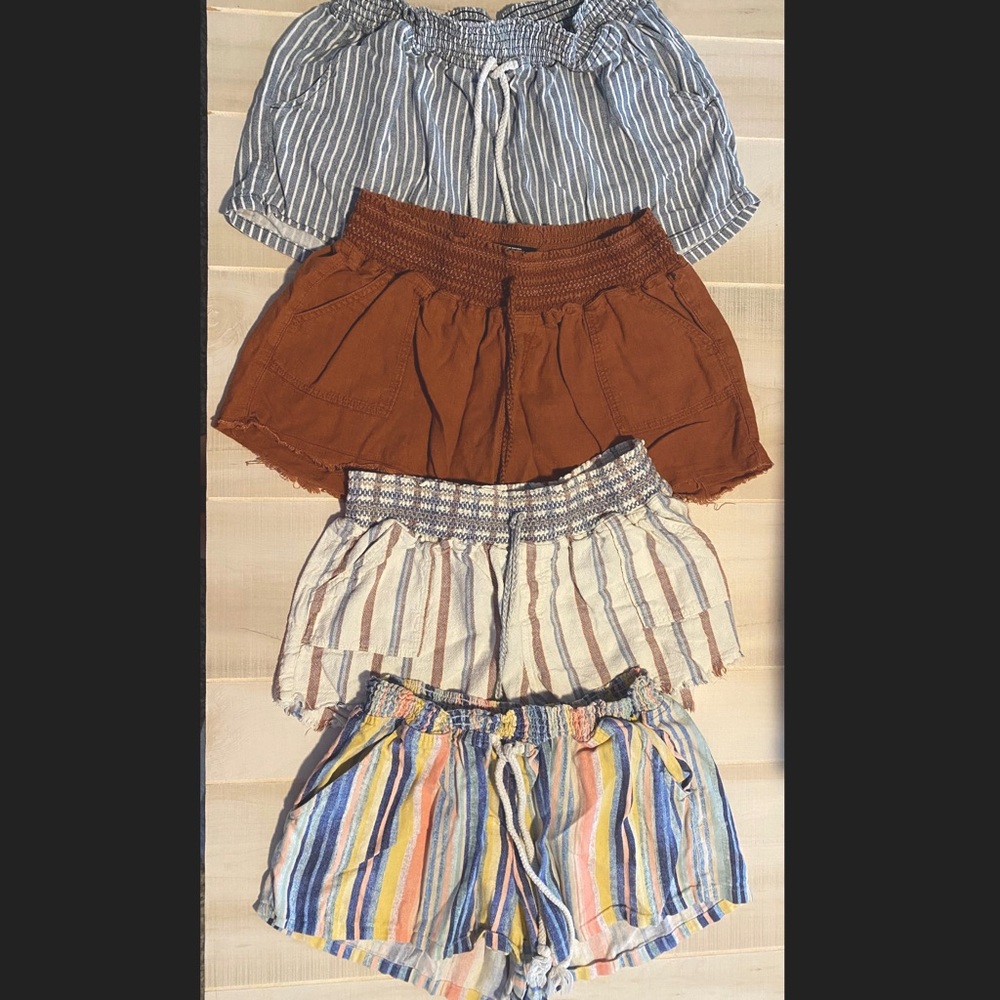 🏝️ 4 PAIRS OF BEACH SHORTS 🌊